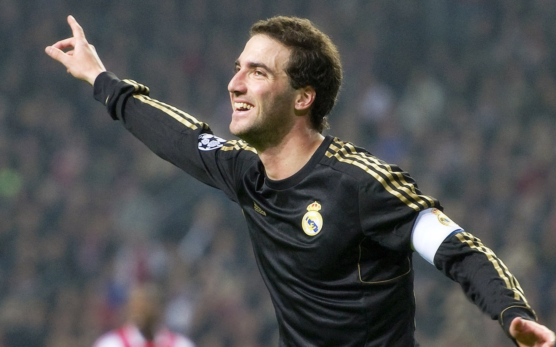 日本队前途光明！，姆巴佩新星出色发挥表现突出引发球迷热议