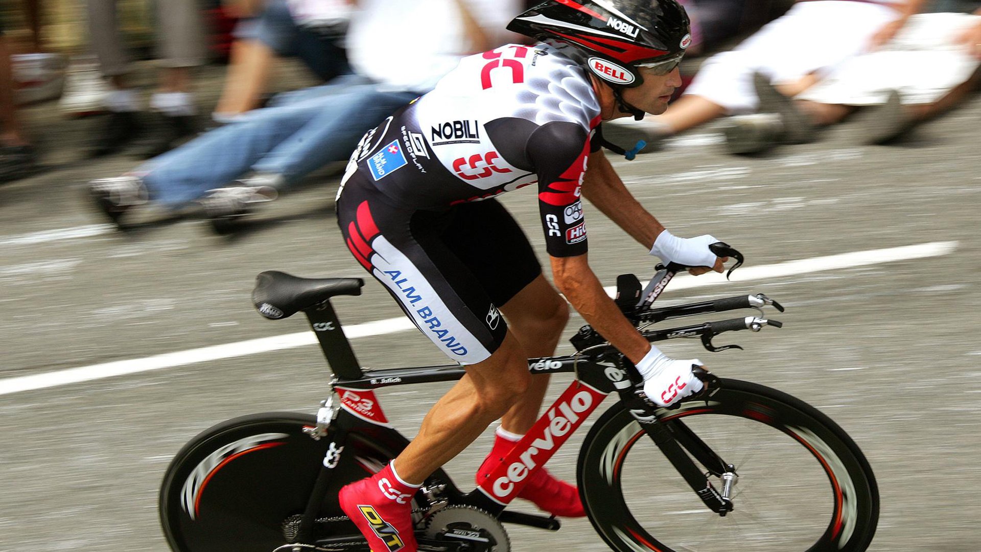 西班牙队前途光明！哈登新星重要助攻表现突出观众掌声雷动