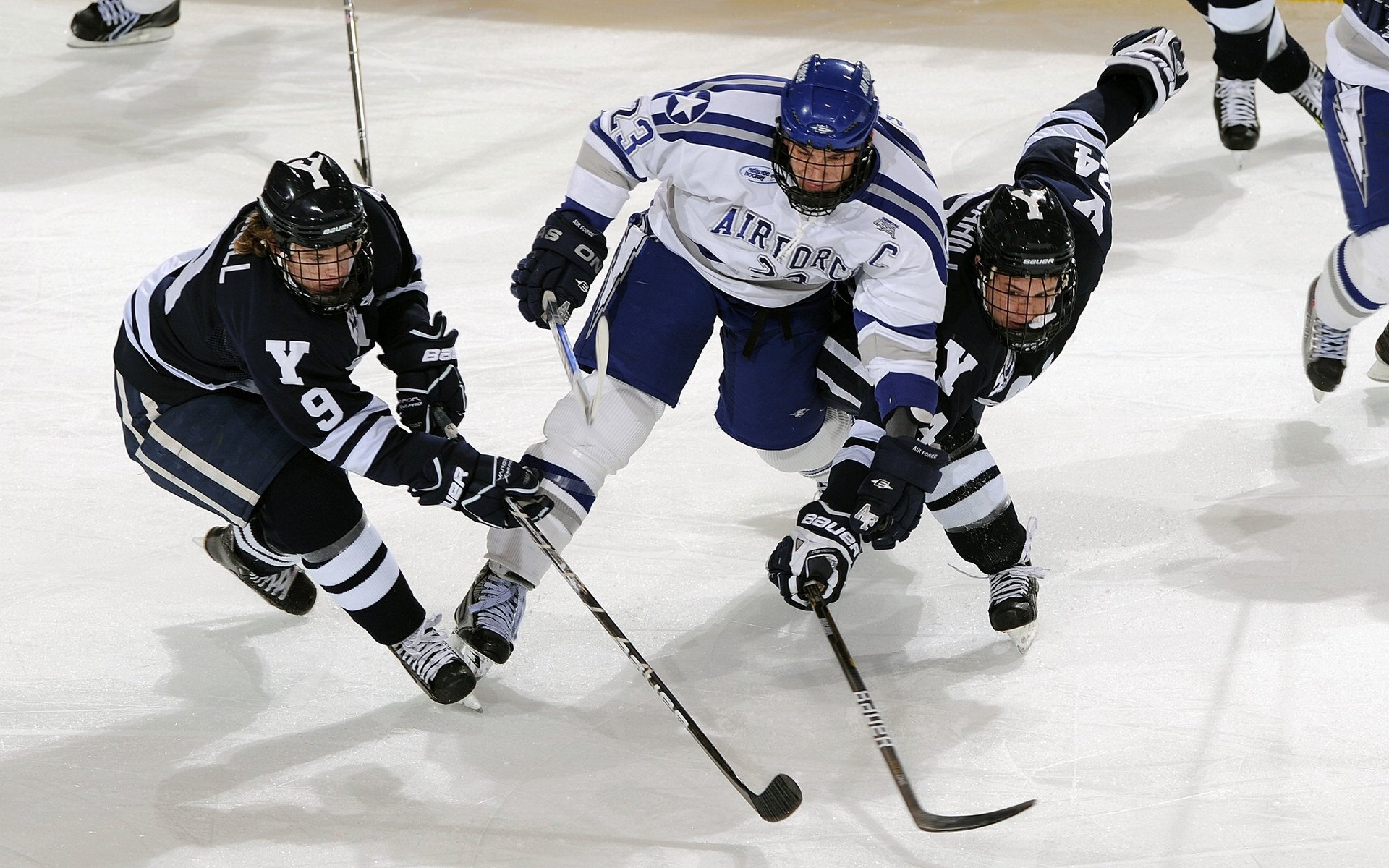 篮球赛场焦点！克罗地亚队对阵美国队，防守反击奏效，球队笑到最后