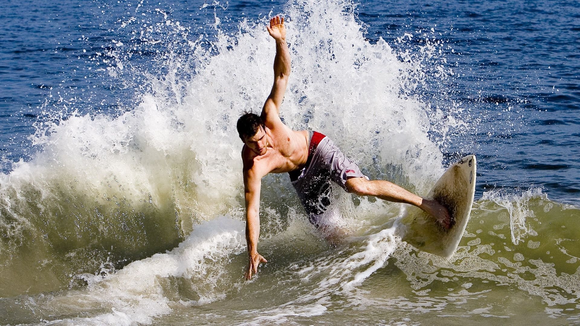 JackeyLove回归赛场，战术调整首场状态亮眼，篮网观众沸腾！