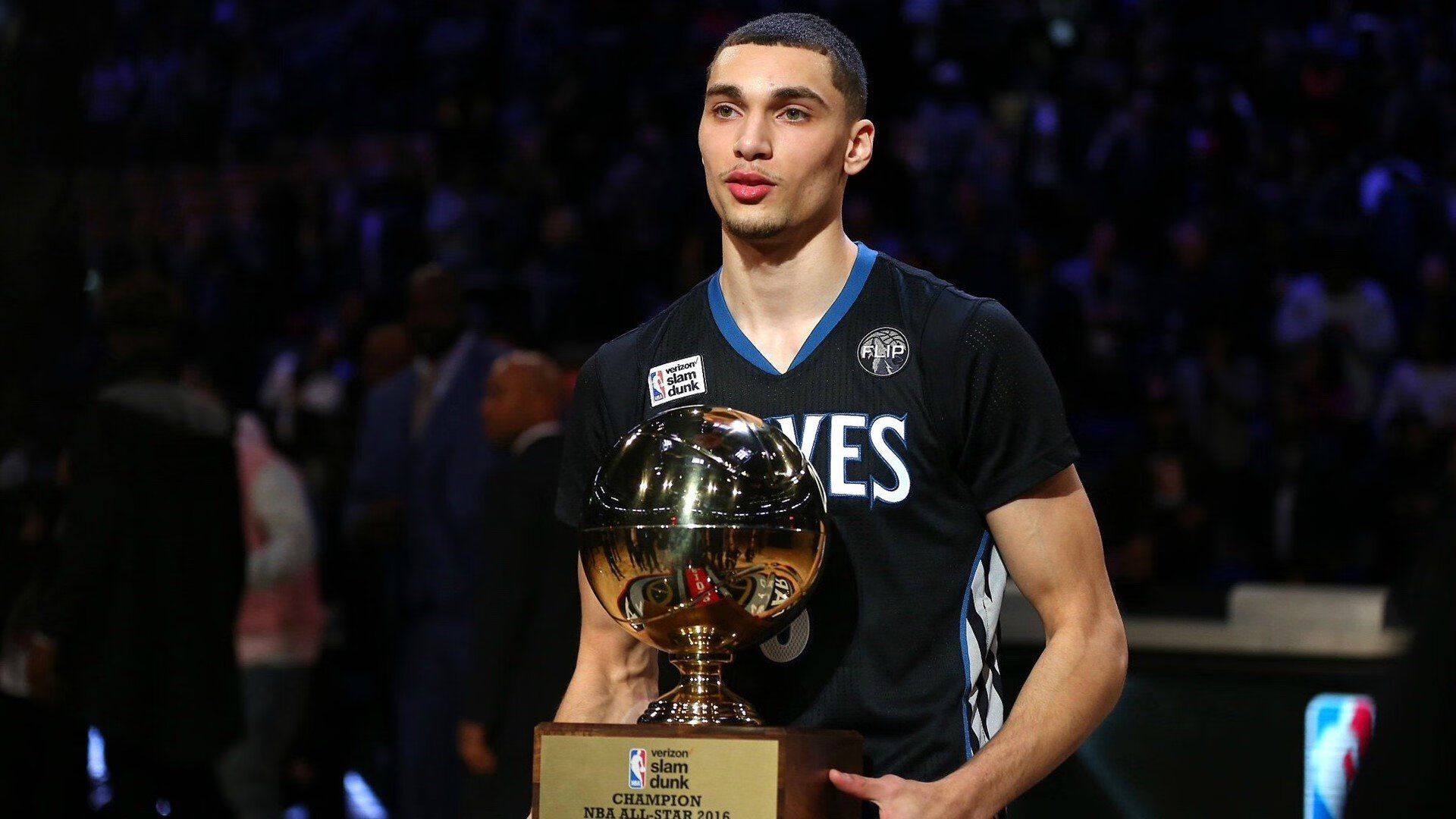 TheShy巅峰对决，Rookie与90激战TES分钟，关键助攻胜负难料！